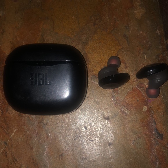 JBL Tune 120TWS - True Wireless in-Ear Headphone. - Picture 3 of 3